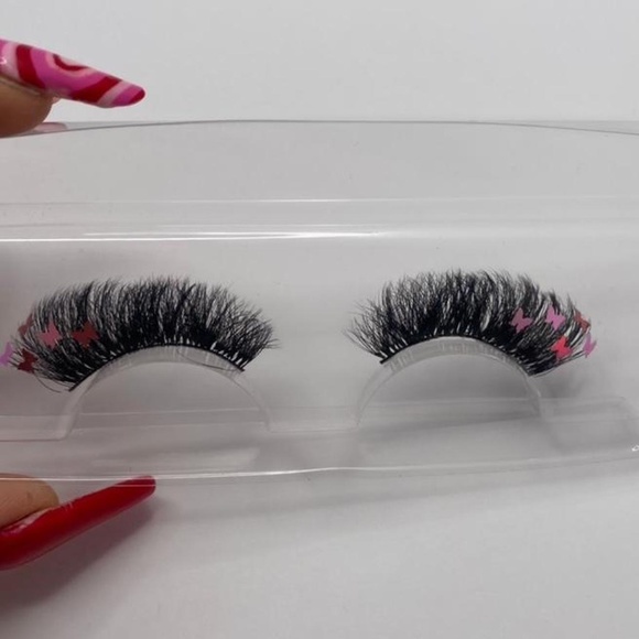 Strip Lashes - Picture 3 of 3